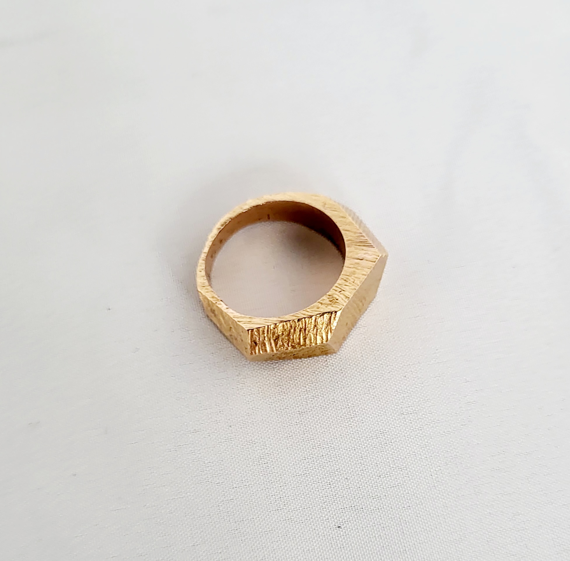 Abstracte gouden ring