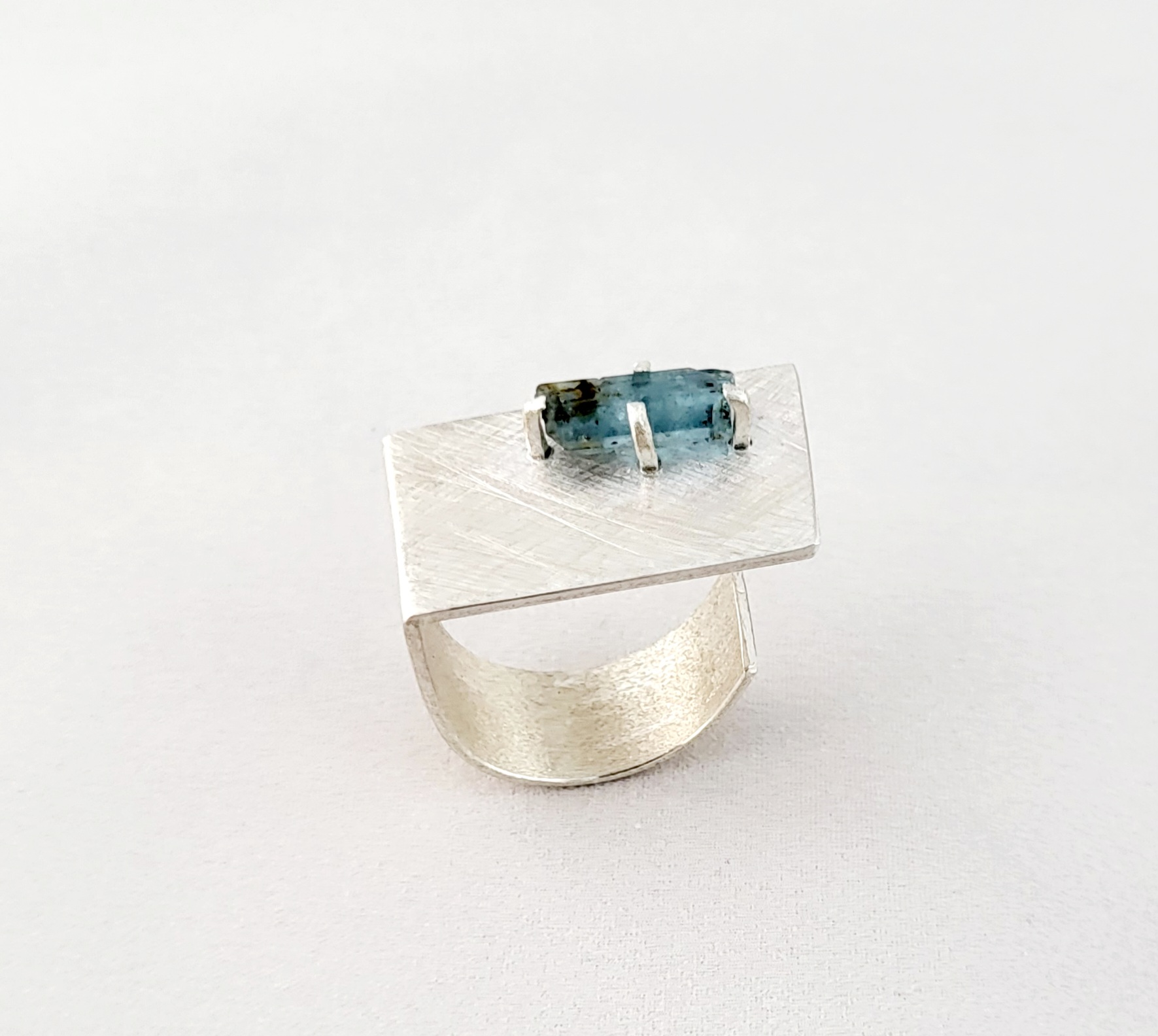 zilveren ring met aquamarine steen